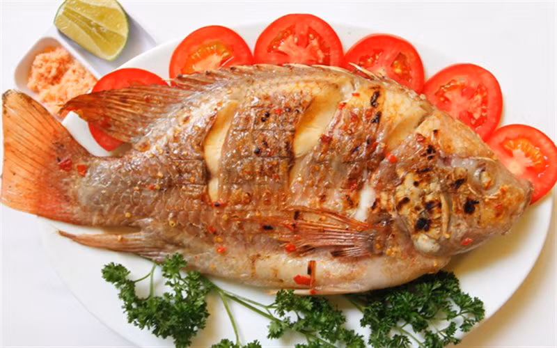 Cá điêu hồng chiên muối tỏi ngon tuyệt cú mèo