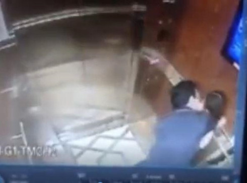 người tình nghi vụ sàm sỡ bé gái trong thang máy trình diện công an hình 1 nguoi tinh nghi vu sam so be gai trong thang may trinh dien cong an hinh 1