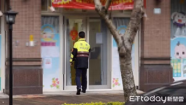 Bố nhận được điện thoại từ nhà trẻ nói rằng con trai đã qua đời vì nghẹt thở, nhưng sự thật đằng sau khiến ai cũng phẫn nộ - Ảnh 4.