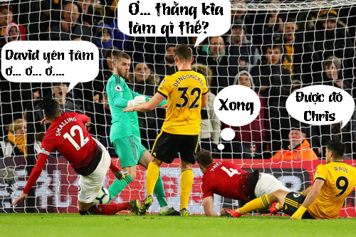 De Gea làm sao yên tâm khi có hai trung vệ thế này trước mặt. De Gea làm sao yên tâm khi có hai trung vệ thế này trước mặt.