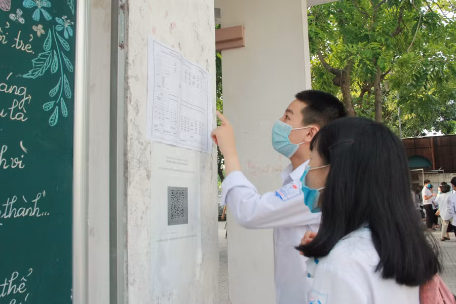 Thí sinh xem vị trí phòng thi.