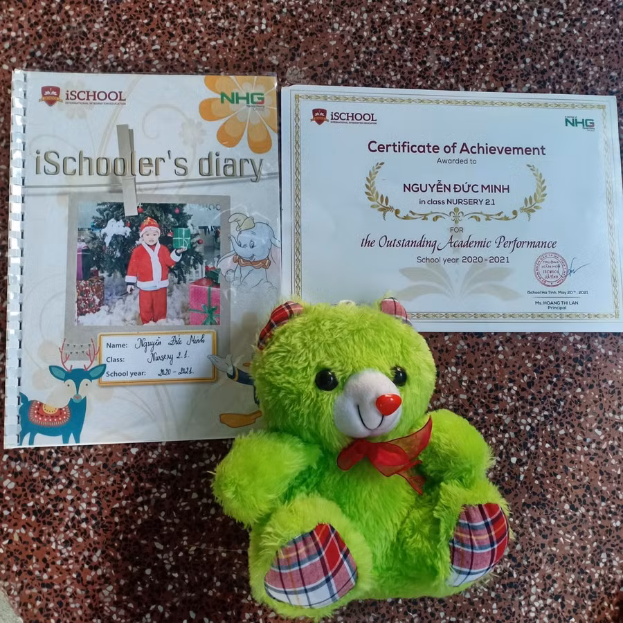 Kèm theo những chú gấu bông đáng yêu.