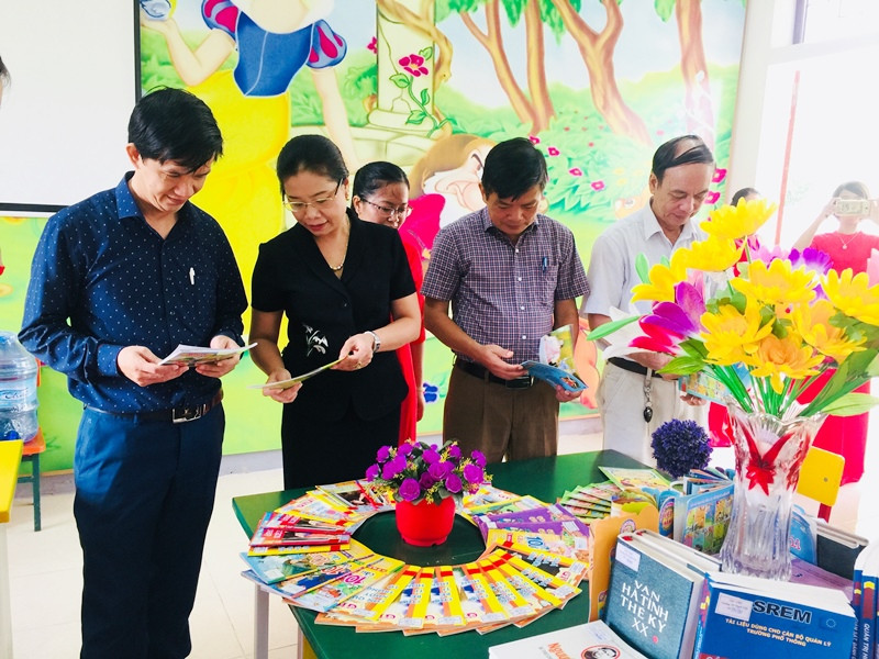 Lãnh đạo Sở, Phòng tham quan thư viện Trường tiểu học Phù Việt Lãnh đạo Sở, Phòng tham quan thư viện Trường tiểu học Phù Việt