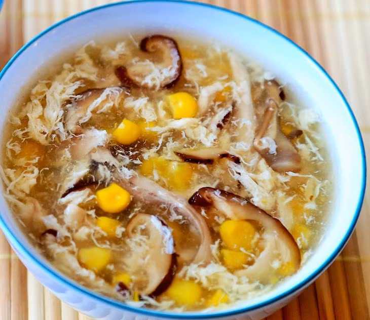 huong-dan-chi-tiet-cach-nau-sup-ga-tai-nha-ngon-nhu-ngoai-hang-6