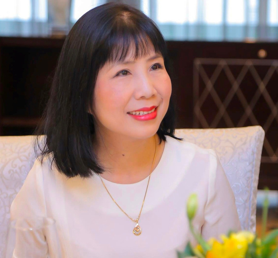 “Giáo viên chủ nhiệm lớp là người chịu trách nhiệm tổng hợp kết quả đánh giá. Kết quả đánh giá đối với mỗi HS là kết quả tổng hợp đánh giá thường xuyên và định kì về phẩm chất và năng lực. Kết quả đánh giá có thể chia thành một số mức để xếp loại và được ghi vào hồ sơ học tập của HS (tương đương một môn học)”. PGS Đinh Thị Kim Thoa “Giáo viên chủ nhiệm lớp là người chịu trách nhiệm tổng hợp kết quả đánh giá. Kết quả đánh giá đối với mỗi HS là kết quả tổng hợp đánh giá thường xuyên và định kì về phẩm chất và năng lực. Kết quả đánh giá có thể chia thành một số mức để xếp loại và được ghi vào hồ sơ học tập của HS (tương đương một môn học)”. PGS Đinh Thị Kim Thoa