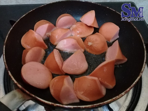 Cách làm khoai tây xúc xích chiên xóc tỏi ớt, món ăn vặt khoái khẩu ngày lạnh ảnh 4