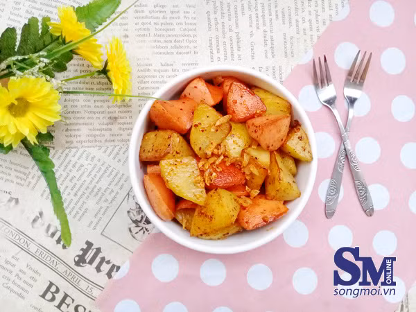 Cách làm khoai tây xúc xích chiên xóc tỏi ớt, món ăn vặt khoái khẩu ngày lạnh ảnh 1