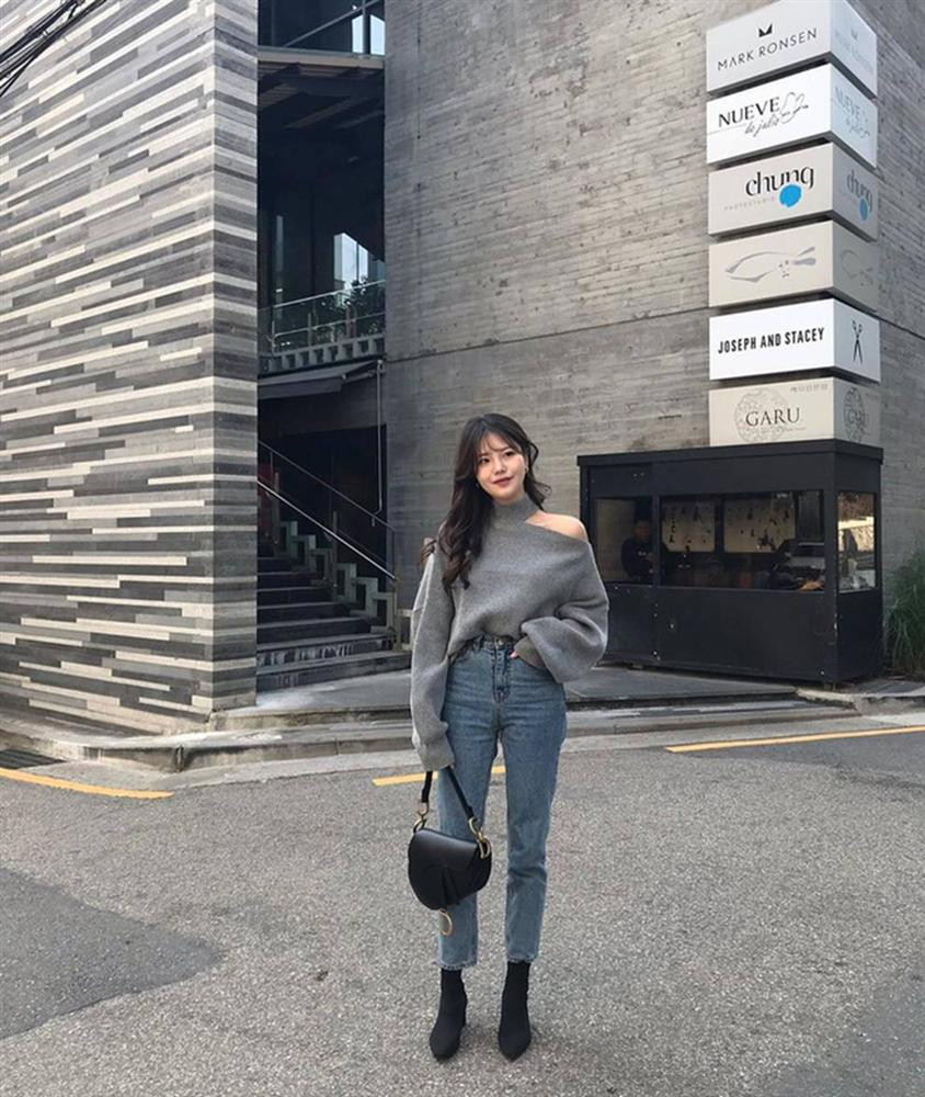 Chỉ cần 4 kiểu áo len này, các cô nàng thỏa sức diện đẹp trong mùa lạnh ảnh 12 Có đến 4 kiểu áo len để các cô nàng xoay tua” diện đẹp trong mùa lạnh, nếu không biết quả là phí của giời-11