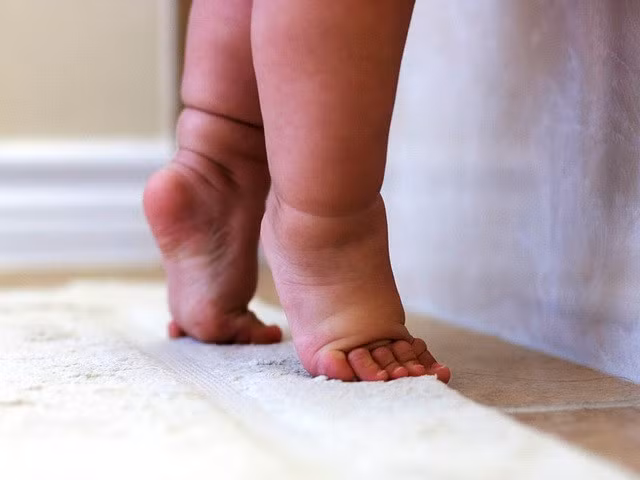 Muốn con khỏe mạnh, cha mẹ nên lưu tâm 10 hành động đang gây ảnh hưởng nghiêm trọng đến sức khỏe của con - Ảnh 4.