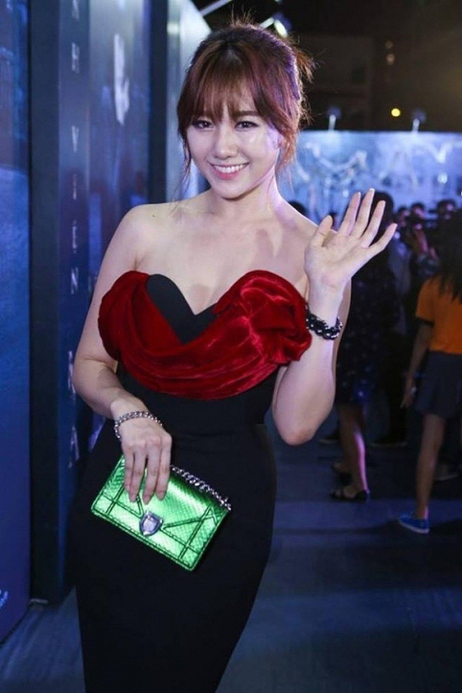 chi ca tram trieu cho mot mon do, nhung my nhan viet khien fans nham tuong hang cho - 10