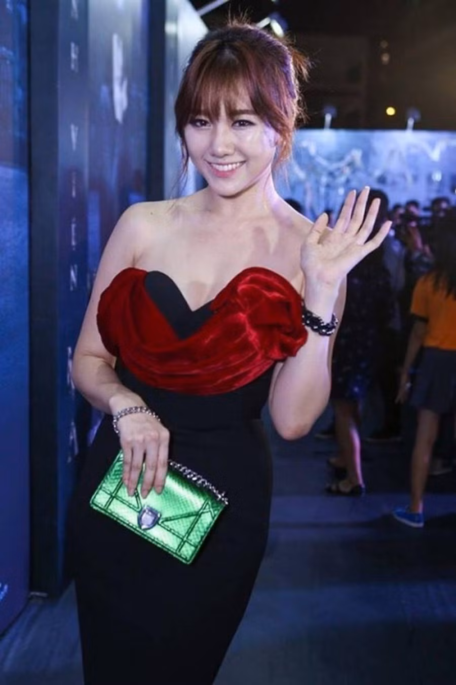 chi ca tram trieu cho mot mon do, nhung my nhan viet khien fans nham tuong hang cho - 10