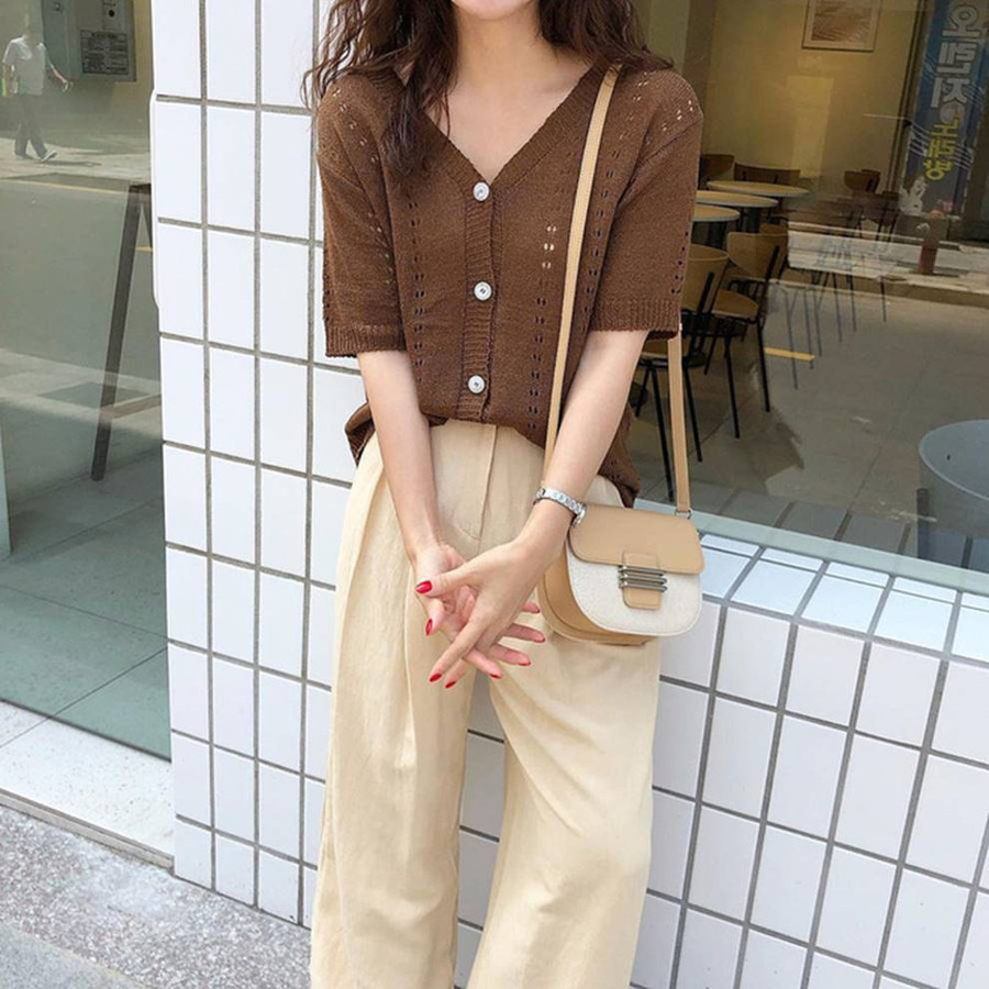 Chỉ cần 4 kiểu áo len này, các cô nàng thỏa sức diện đẹp trong mùa lạnh ảnh 17 Có đến 4 kiểu áo len để các cô nàng xoay tua” diện đẹp trong mùa lạnh, nếu không biết quả là phí của giời-16