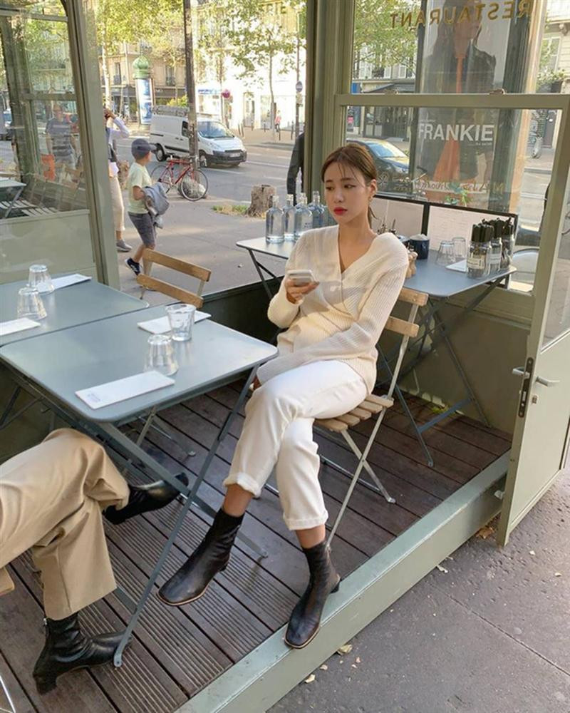 Chỉ cần 4 kiểu áo len này, các cô nàng thỏa sức diện đẹp trong mùa lạnh ảnh 8 Có đến 4 kiểu áo len để các cô nàng xoay tua” diện đẹp trong mùa lạnh, nếu không biết quả là phí của giời-7