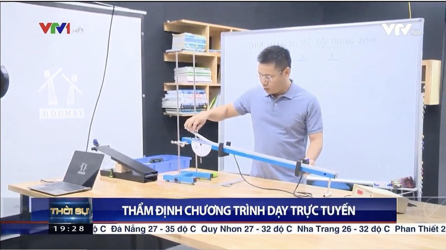Tiến sĩ Nguyễn Thành Nam trong một buổi dạy trực tuyến tại HOCMAI Tiến sĩ Nguyễn Thành Nam trong một buổi dạy trực tuyến tại HOCMAI