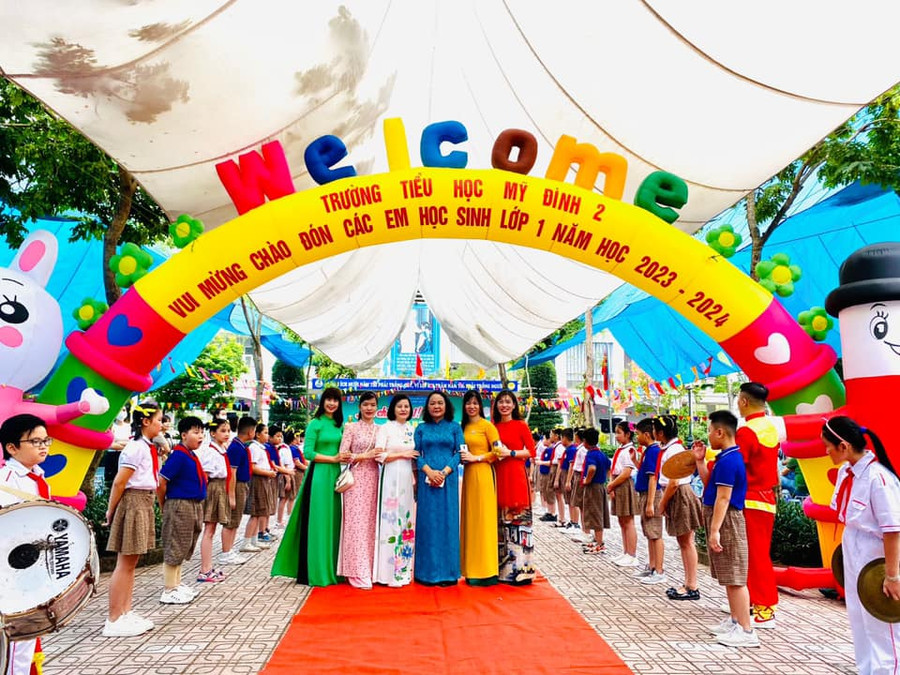Cô Phạm Thị Lợi - Hiệu trưởng Trường Tiểu học Mỹ Đình 2 cho biết, nhà trường đã chuẩn bị đầy đủ điều kiện về đội ngũ, cơ sở vật chất để sẵn sàng cho năm học mới 2023-2024.