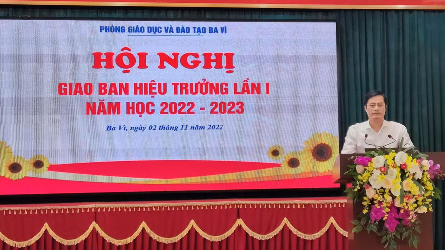 Ông Phùng Ngọc Oanh - Trưởng Phòng GD&amp;ĐT Ba Vì phát biểu chỉ đạo hội nghị.