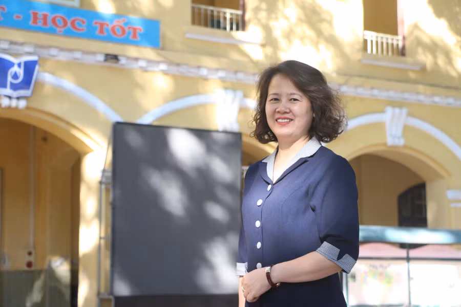 Cô Nguyễn Thị Nhâm Huyền - Hiệu trưởng Trường THPT Phan Đình Phùng nhấn mạnh tầm quan trọng của việc quan tâm hơn nữa về thu nhập cho đội ngũ nhân viên y tế trường học. Cô Nguyễn Thị Nhâm Huyền - Hiệu trưởng Trường THPT Phan Đình Phùng nhấn mạnh tầm quan trọng của việc quan tâm hơn nữa về thu nhập cho đội ngũ nhân viên y tế trường học.