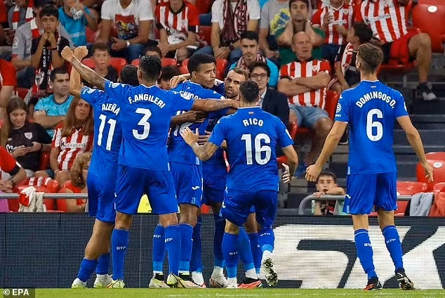 Những hành vi khiếm nhã xuất hiện trên khán đài trong trận Getafe-Bilbao.