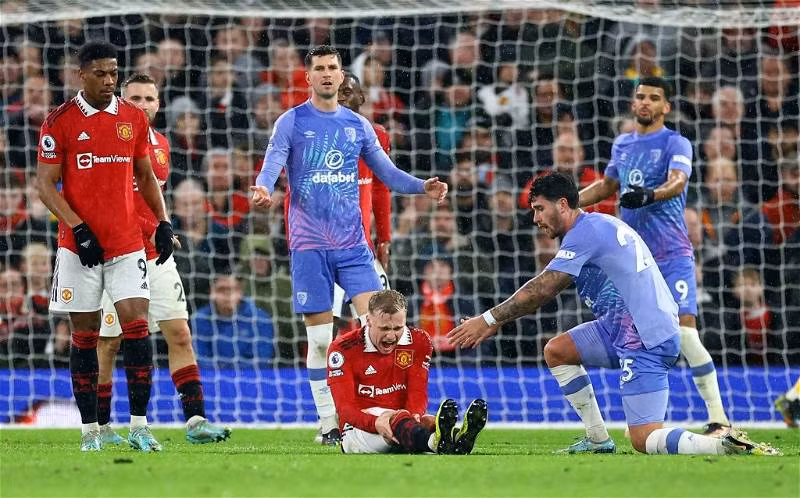 Tiền vệ Donny Van de Beek đang gặp phải rất nhiều khó khăn trong sự nghiệp.