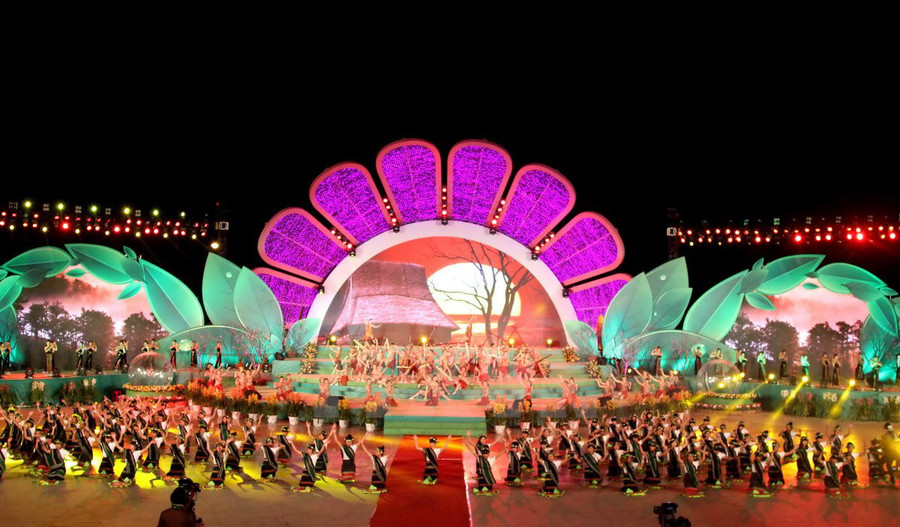 Lễ khai mạc Festival Hoa Đà Lạt 2017 sẽ được truyền hình trực tiếp trên kênh VTV1 từ quảng trường Lâm Viên lúc 20g ngày 23/12. 