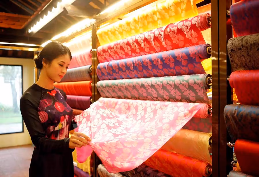 Xu hướng sử dụng nguyên liệu trong nước để thiết kế mẫu thời trang đang được các nhà thiết kết lựa chọn