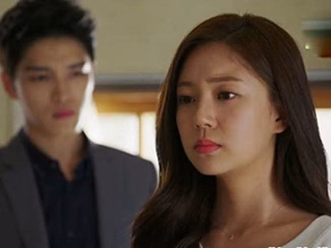 Phát hiện chồng có đến 2 nhân tình bên ngoài, vợ khôn ngoan “bắn 1 mũi tên” trúng hẳn 3 đích