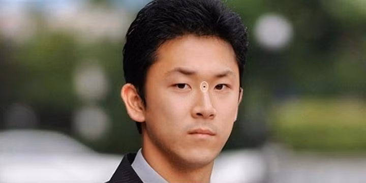 5 nốt ruồi trên mặt đàn ông là khắc tinh của vợ ảnh 2