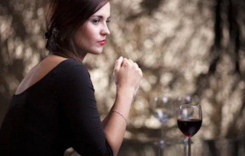 Nhà hàng chia sẻ câu chuyện cô gái bị bùng hẹn cho thấy sự khó khăn hẹn hò trong năm 2018. Nhà hàng chia sẻ câu chuyện cô gái bị bùng hẹn cho thấy sự khó khăn hẹn hò trong năm 2018. Ảnh: Mirror.