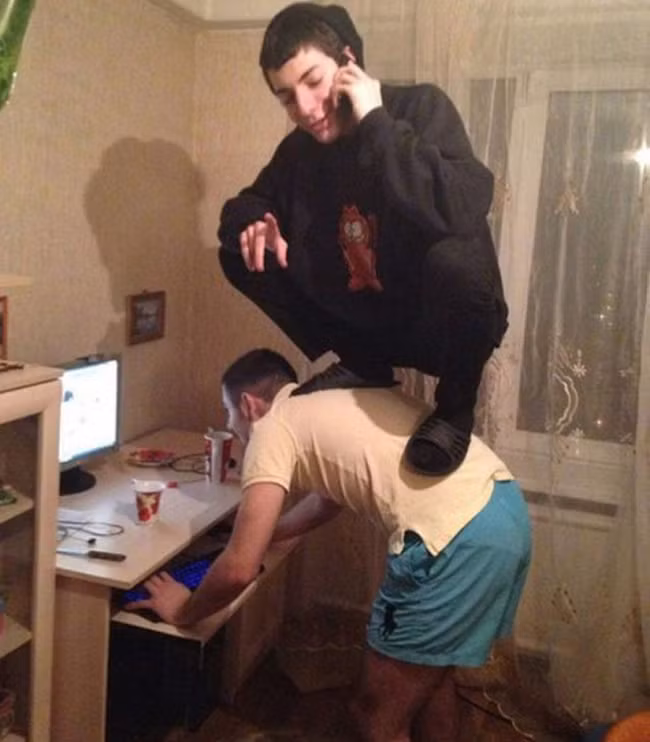 nhung con nguoi khien ta cuoi "khong ngam duoc mom" hinh anh 1