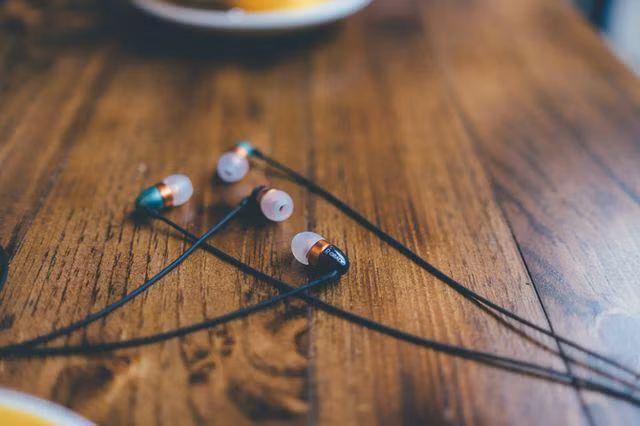 Cô gái 20 tuổi bị điếc đột ngột chỉ vì thường xuyên đeo thứ này khi ngủ-5