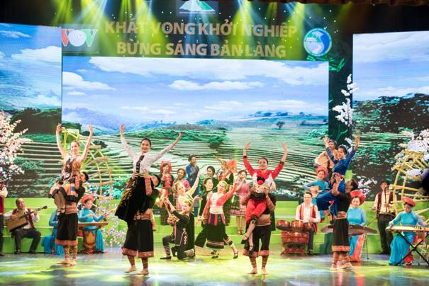 Biểu diễn nghệ thuật tại chương trình “Khát vọng khởi nghiệp – Bừng sáng bản làng”