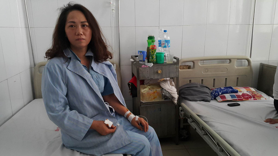 Chị Phan Thị Vân Anh bàng hoàng kể lại sự việc Chị Phan Thị Vân Anh bàng hoàng kể lại sự việc