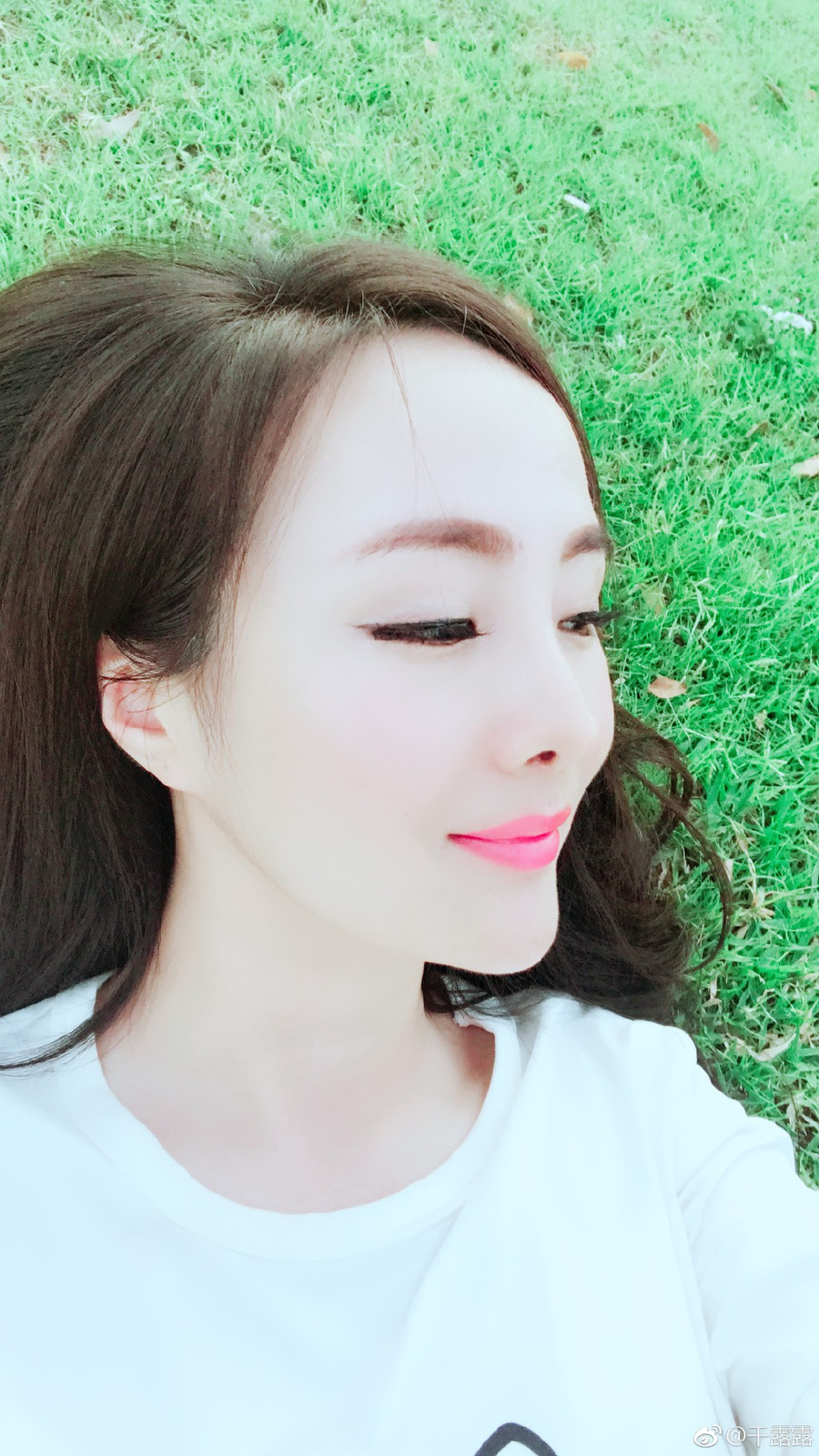 Không thể tin nổi Nữ hoàng khoe thân Can Lộ Lộ ngày nào giờ đây lột xác hoàn toàn, e ấp như thiếu nữ 18 thế này - Ảnh 13. Không thể tin nổi Nữ hoàng khoe thân Can Lộ Lộ ngày nào giờ đây lột xác hoàn toàn, e ấp như thiếu nữ 18 thế này-15