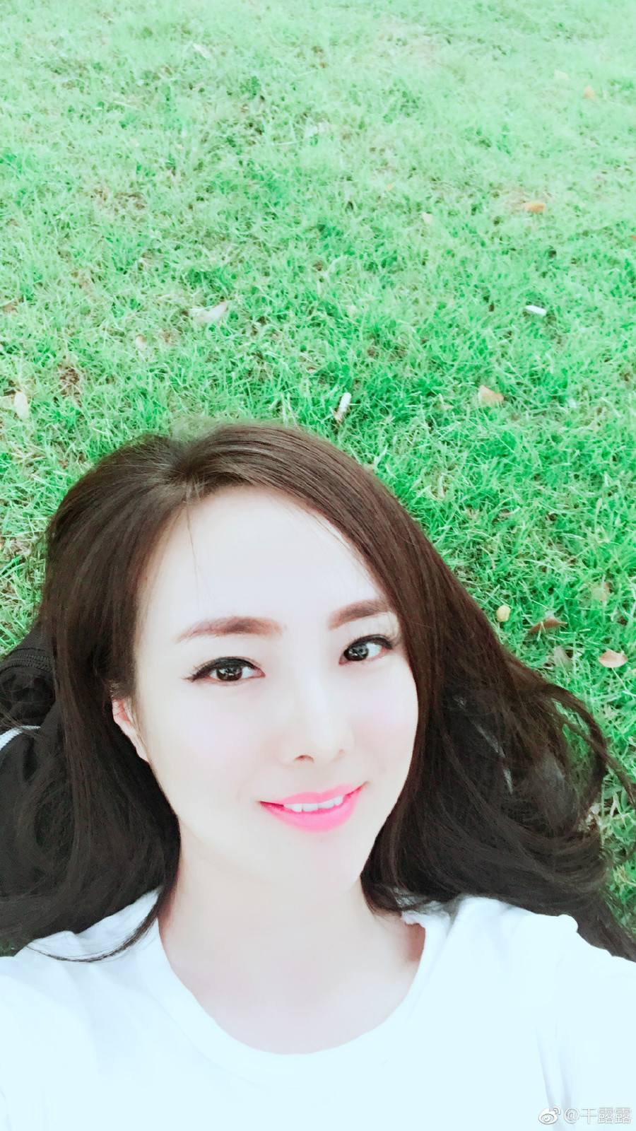 Không thể tin nổi Nữ hoàng khoe thân Can Lộ Lộ ngày nào giờ đây lột xác hoàn toàn, e ấp như thiếu nữ 18 thế này - Ảnh 12. Không thể tin nổi Nữ hoàng khoe thân Can Lộ Lộ ngày nào giờ đây lột xác hoàn toàn, e ấp như thiếu nữ 18 thế này-14