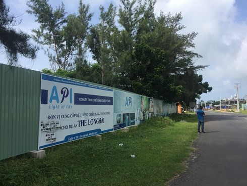 Dân bức xúc vì dự án BĐS bỏ hoang “chiếm” lối xuống biển Long Hải ảnh 1