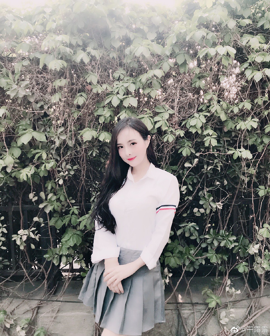 Không thể tin nổi Nữ hoàng khoe thân Can Lộ Lộ ngày nào giờ đây lột xác hoàn toàn, e ấp như thiếu nữ 18 thế này - Ảnh 8. Không thể tin nổi Nữ hoàng khoe thân Can Lộ Lộ ngày nào giờ đây lột xác hoàn toàn, e ấp như thiếu nữ 18 thế này-10