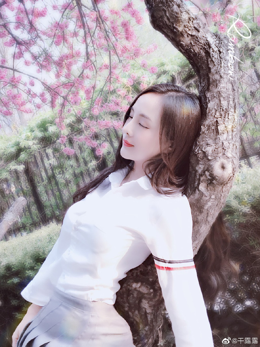 Không thể tin nổi Nữ hoàng khoe thân Can Lộ Lộ ngày nào giờ đây lột xác hoàn toàn, e ấp như thiếu nữ 18 thế này - Ảnh 6. Không thể tin nổi Nữ hoàng khoe thân Can Lộ Lộ ngày nào giờ đây lột xác hoàn toàn, e ấp như thiếu nữ 18 thế này-8