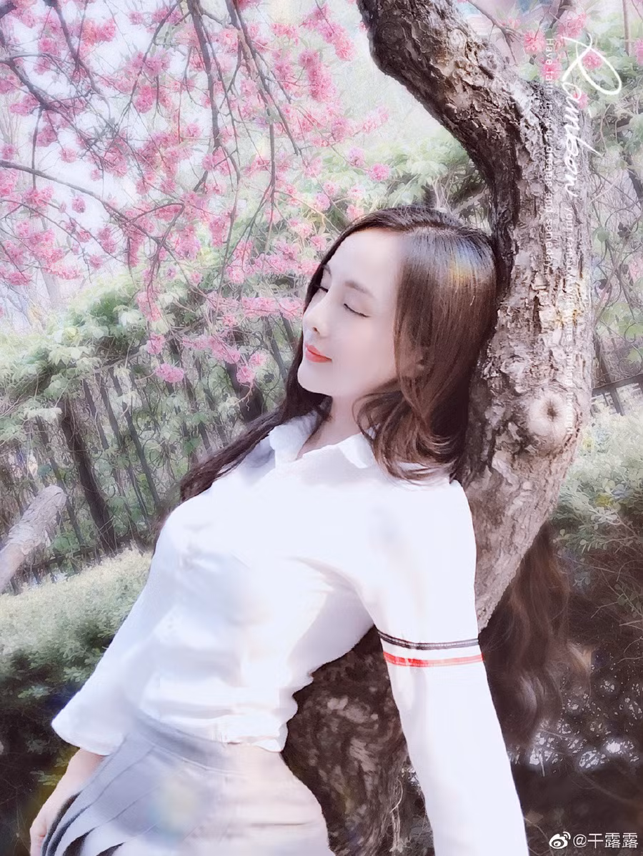 Không thể tin nổi Nữ hoàng khoe thân Can Lộ Lộ ngày nào giờ đây lột xác hoàn toàn, e ấp như thiếu nữ 18 thế này - Ảnh 6. Không thể tin nổi Nữ hoàng khoe thân Can Lộ Lộ ngày nào giờ đây lột xác hoàn toàn, e ấp như thiếu nữ 18 thế này-8