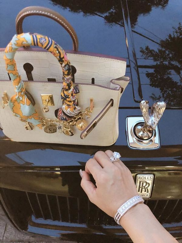 Trong lúc Minh Nhựa đang say đắm với vợ 2, cuộc sống của vợ đầu ra sao? ảnh 12 Trong lúc Minh Nhựa đang say đắm với vợ 2, thì người vợ đầu (cũng là mẹ ruột của cô con gái Rich Kid) đang làm gì? ảnh 11