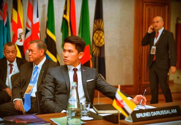 So độ giàu có, điển trai của ba hoàng tử nổi danh châu Á ảnh 6