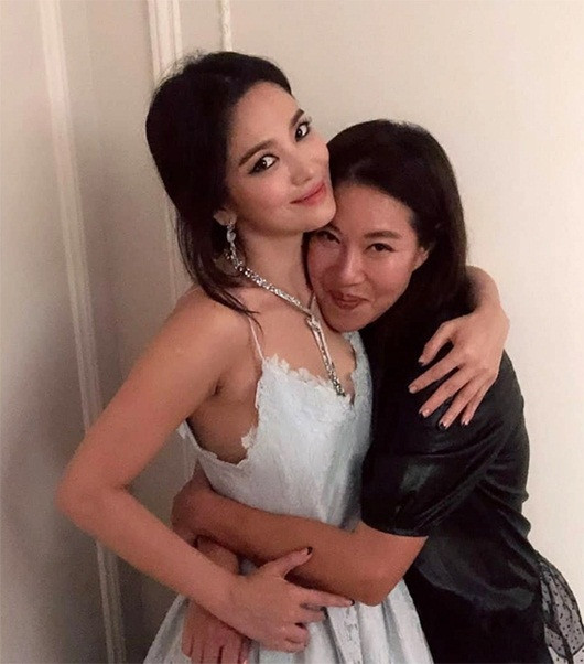 Hậu ly hôn Song Joong Ki, Song Hye Kyo ngày càng gợi cảm - Ảnh 3 Hậu ly hôn Song Joong Ki, Song Hye Kyo ngày càng gợi cảm - Ảnh 3