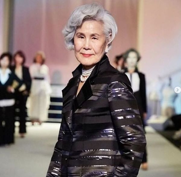 Bỏ việc để trở thành người mẫu chuyên nghiệp, người phụ nữ 77 tuổi khiến giới trẻ nể phục ảnh 2