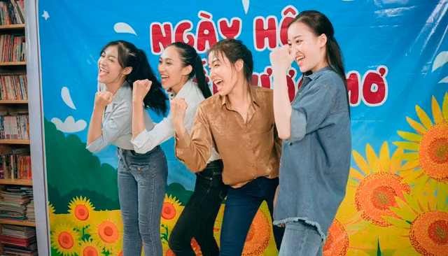 Thí sinh Miss World Việt Nam không chỉ nhân ái mà còn hát hay