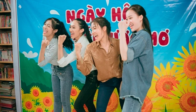 Thí sinh Miss World Việt Nam không chỉ nhân ái mà còn hát hay