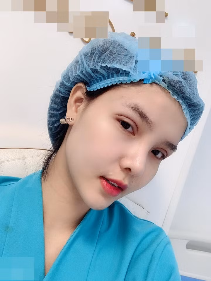 Tưởng cắt chỉ thẩm mỹ xong sẽ xinh đẹp hơn, ai dè gương mặt Kỳ Hân lại bị chê đơ như cây cơ-1