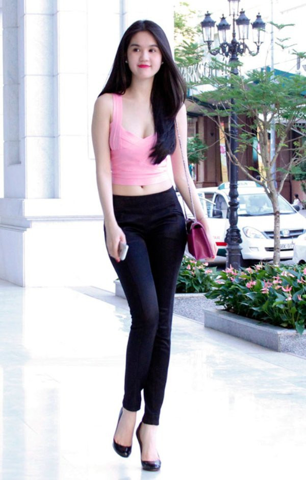 ngoc trinh cuc ngau voi ao crop top sieu ngan, khoe vong eo 56 tru danh - 10
