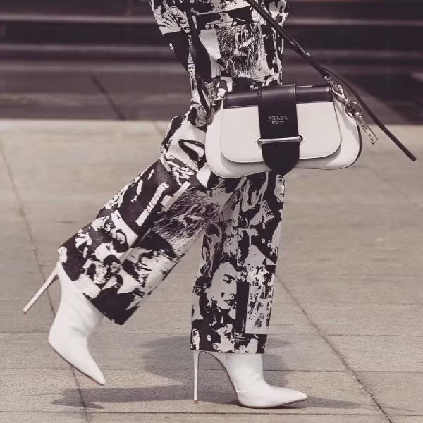 ngoc trinh cuc ngau voi ao crop top sieu ngan, khoe vong eo 56 tru danh - 3