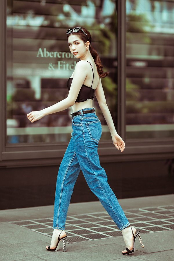 ngoc trinh cuc ngau voi ao crop top sieu ngan, khoe vong eo 56 tru danh - 9