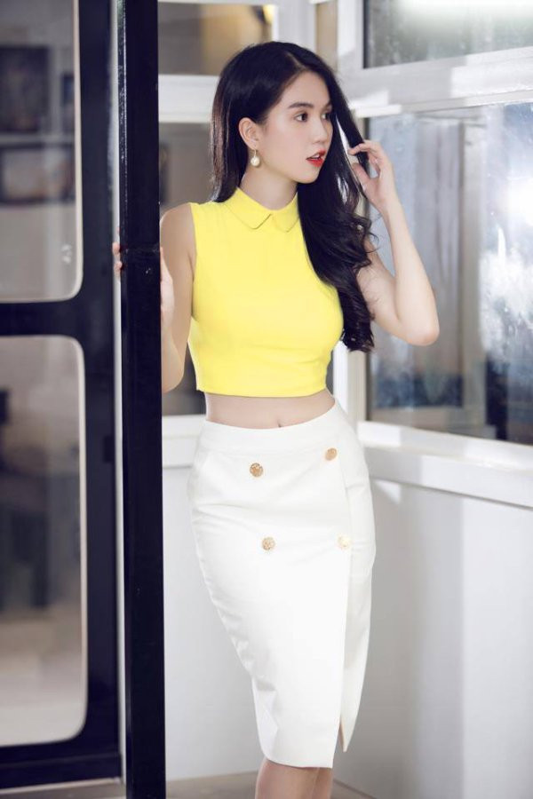 ngoc trinh cuc ngau voi ao crop top sieu ngan, khoe vong eo 56 tru danh - 13
