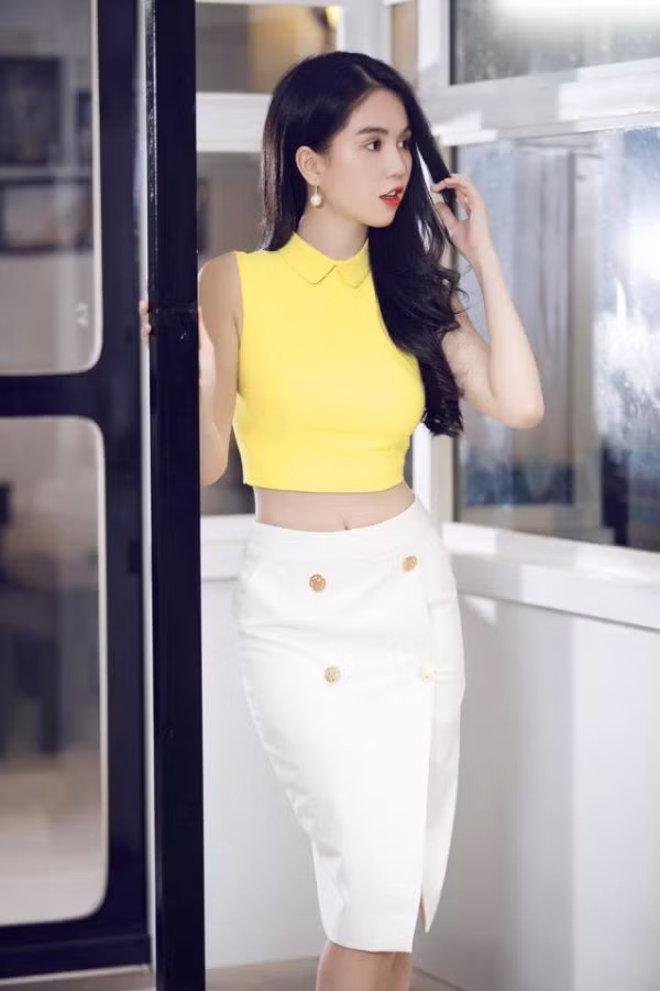 ngoc trinh cuc ngau voi ao crop top sieu ngan, khoe vong eo 56 tru danh - 13